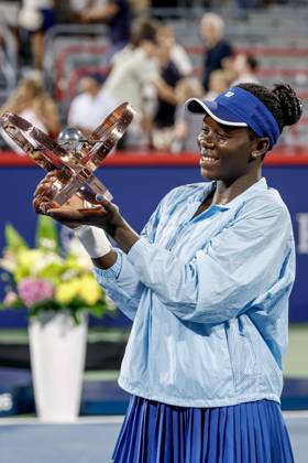 Victoria Mboko Canada after her first title of her career at the WTA Masters 1000 de MontrÃ al on IGA Centre Court against Naomi Osaka Japan TENNIS WTA 1000 NATIONAL BANK OPEN 2025 FINALE MBOKO OSAKA IGA STADIUM MONTREAL CANADA 07 08 2025 Montassar Yazidi PRESSE SPORTS MONTREAL IGA STADIUM Canada GermanyxJapanxUKxFrancexBelgiumxOUT  Copyright: xMontassarxYazidi PRESSExSPORTSx