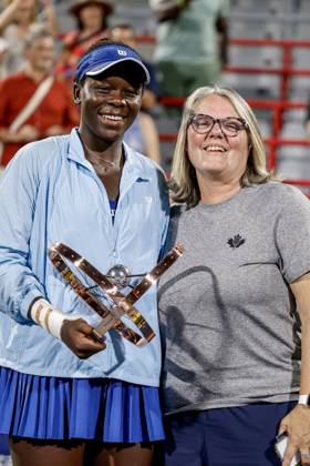 Victoria Mboko Canada after her first title of her career at the WTA Masters 1000 de MontrÃ al 2025 with her coach Nathalie Tauziat France au court central IGA against Naomi Osaka Japan TENNIS WTA 1000 NATIONAL BANK OPEN 2025 FINALE MBOKO OSAKA IGA STADIUM MONTREAL CANADA 07 08 2025 Montassar Yazidi PRESSE SPORTS MONTREAL IGA STADIUM Canada GermanyxJapanxUKxFrancexBelgiumxOUT  Copyright: xMontassarxYazidi PRESSExSPORTSx