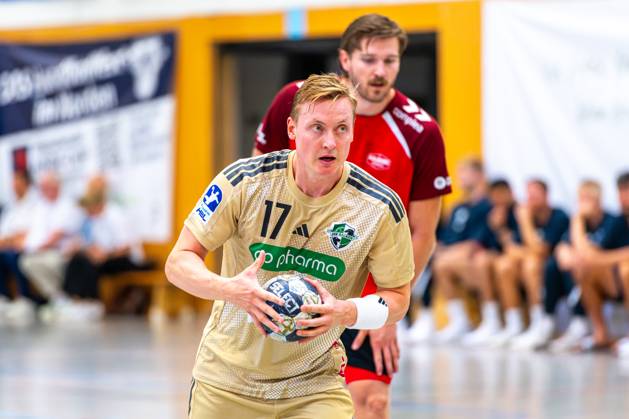 August Pedersen TSV Hannover Burgdorf, Nr 17 v l , TSV Hannover Burgdorf beige against Aalborg Handbold red on matchday 1 of the International Heide Cup 08 08 2025, Schneverdingen, GER , Copyright: xJanxGuentherx xTSVxHannover-Burgdorfx