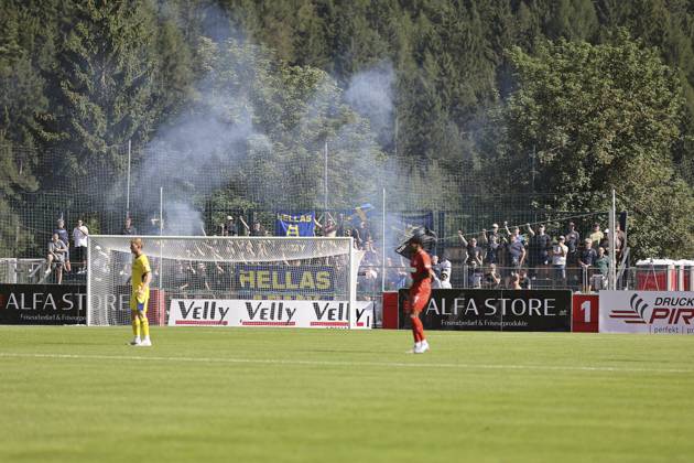 CALCIO - Amichevole - Hellas Verona FC vs St. Pauli Hellas Verona fans fans show their support during St Pauli FC 1910 vs Hellas Verona FC, 5° Test Match, at Velly Arena in Imst (A), on August 09, 2025. Imst Austria Copyright: xIPAxSport ABACAx