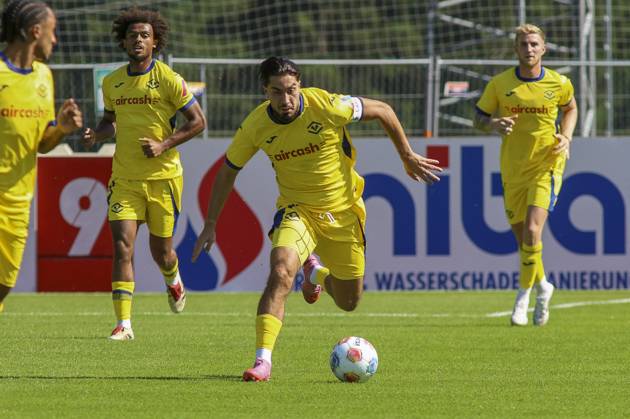 CALCIO - Amichevole - Hellas Verona FC vs St. Pauli Suat Serdar of Hellas Verona FC play the ball during St Pauli FC 1910 vs Hellas Verona FC, 5Â° Test Match, at Velly Arena in Imst (A), on August 09, 2025. Imst Austria  Copyright: xIPAxSport ABACAx