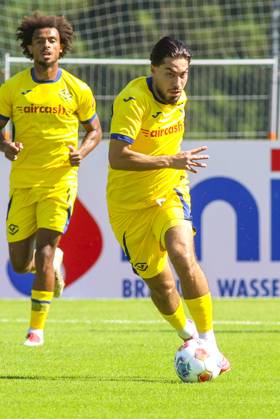 CALCIO - Amichevole - Hellas Verona FC vs St. Pauli Suat Serdar of Hellas Verona FC play the ball during St Pauli FC 1910 vs Hellas Verona FC, 5Â° Test Match, at Velly Arena in Imst (A), on August 09, 2025. Imst Austria  Copyright: xIPAxSport ABACAx