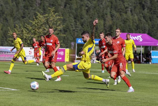 CALCIO - Amichevole - Hellas Verona FC vs St. Pauli Nunez Gestoso Unaii of Hellas Verona FC play the ball during St Pauli FC 1910 vs Hellas Verona FC, 5Â° Test Match, at Velly Arena in Imst (A), on August 09, 2025. Imst Austria  Copyright: xIPAxSport ABACAx