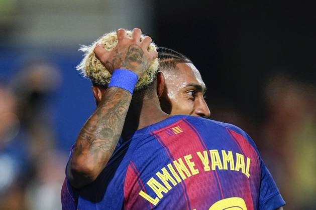 ESP: FC Barcelona, Barca v Como 1907. Joan Gamper Trophy Lamine Yamal of FC Barcelona celebrates the 4-0 with Raphael Dias Belloli Raphinha during the Joian Gaper Trophy match between FC Barcelona and Como 1907 played at Johan Cruyff Stadium on August 10, 2025 in Barcelona, Spain. kpng Copyright: xSergioxRuizx xImagox PS_250810_BAR_COM_2526_049