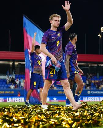 ESP: FC Barcelona, Barca v Como 1907. Joan Gamper Trophy Frenkie de Jong of FC Barcelona greets at full time during the Joian Gaper Trophy match between FC Barcelona and Como 1907 played at Johan Cruyff Stadium on August 10, 2025 in Barcelona, Spain. kpng Copyright: xBaguxBlancox xPRESSINx PS_240810_BAR_COM_2526_565
