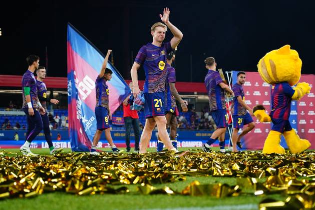 ESP: FC Barcelona, Barca v Como 1907. Joan Gamper Trophy Frenkie de Jong of FC Barcelona greets at full time during the Joian Gaper Trophy match between FC Barcelona and Como 1907 played at Johan Cruyff Stadium on August 10, 2025 in Barcelona, Spain. kpng Copyright: xBaguxBlancox xPRESSINx PS_240810_BAR_COM_2526_566