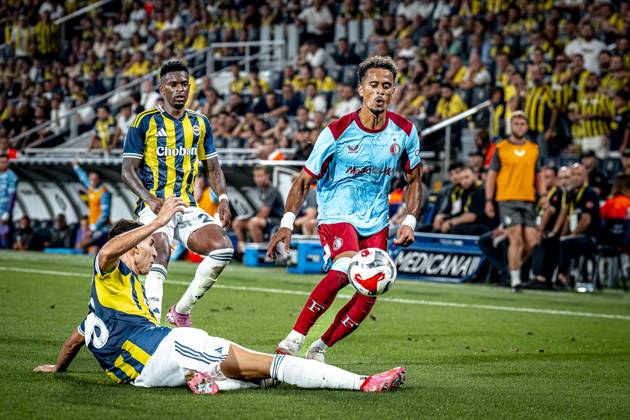 Fenerbahce SK defender Mert Muldur, Feyenoord Rotterdam forwarder Goncalo Borges during the match Fenerbahce Feyenoord at the Åžükrü SaracoÄülu Spor Kompleksi for the Champions League Third qualifying round 2nd leg season 2025 2026 in ISTANBUL, Turkey on 10 august 2025, photo by Marcel van Dorst EYE4images DeFodi Images