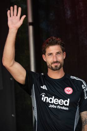 2025 08 13 xVVx Family Day of Eintracht Frankfurt v l , goalkeeper, goalkeeper Kevin Trapp Eintracht Frankfurt welcomes the fans DFL DFB REGULATIONS PROHIBIT ANY USE OF PHOTOGRAPHS as IMAGE SEQUENCES and or QUASI VIDEO Copyright: JoaquimxFerreira