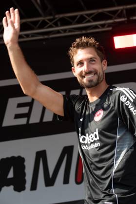 2025 08 13 xVVx Family Day of Eintracht Frankfurt v l , goalkeeper, goalkeeper Kevin Trapp Eintracht Frankfurt welcomes the fans DFL DFB REGULATIONS PROHIBIT ANY USE OF PHOTOGRAPHS as IMAGE SEQUENCES and or QUASI VIDEO Copyright: JoaquimxFerreira