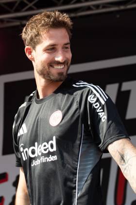 2025 08 13 xVVx Family Day of Eintracht Frankfurt v l , goalkeeper, goalkeeper Kevin Trapp Eintracht Frankfurt welcomes the fans DFL DFB REGULATIONS PROHIBIT ANY USE OF PHOTOGRAPHS as IMAGE SEQUENCES and or QUASI VIDEO Copyright: JoaquimxFerreira