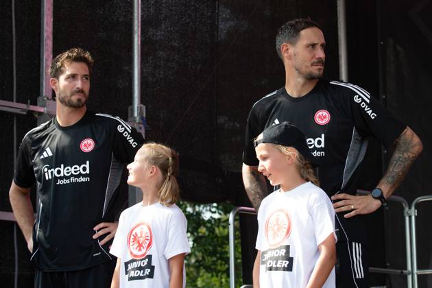 2025 08 13 xVVx Family Day of Eintracht Frankfurt v l , goalkeeper, goalkeeper Kevin Trapp Eintracht Frankfurt and goalkeeper, goalkeeper Jens Grahl Eintracht Frankfurt DFL DFB REGULATIONS PROHIBIT ANY USE OF PHOTOGRAPHS as IMAGE SEQUENCES and or QUASI VIDEO Copyright: JoaquimxFerreira