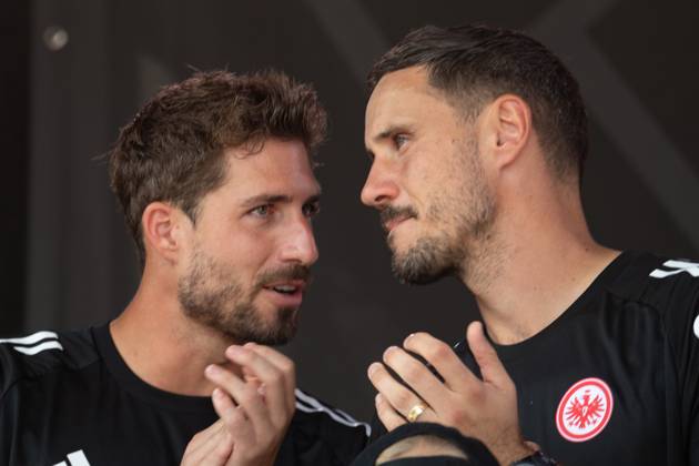 2025 08 13 xVVx Family Day of Eintracht Frankfurt v l , goalkeeper, goalkeeper Kevin Trapp Eintracht Frankfurt and goalkeeper, goalkeeper Jens Grahl Eintracht Frankfurt DFL DFB REGULATIONS PROHIBIT ANY USE OF PHOTOGRAPHS as IMAGE SEQUENCES and or QUASI VIDEO Copyright: JoaquimxFerreira