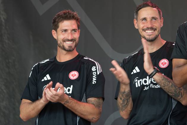 2025 08 13 xVVx Family Day of Eintracht Frankfurt v l , goalkeeper, goalkeeper Kevin Trapp Eintracht Frankfurt and goalkeeper, goalkeeper Jens Grahl Eintracht Frankfurt DFL DFB REGULATIONS PROHIBIT ANY USE OF PHOTOGRAPHS as IMAGE SEQUENCES and or QUASI VIDEO Copyright: JoaquimxFerreira