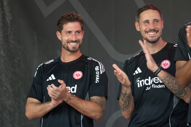 2025 08 13 xVVx Family Day of Eintracht Frankfurt v l , goalkeeper, goalkeeper Kevin Trapp Eintracht Frankfurt and goalkeeper, goalkeeper Jens Grahl Eintracht Frankfurt DFL DFB REGULATIONS PROHIBIT ANY USE OF PHOTOGRAPHS as IMAGE SEQUENCES and or QUASI VIDEO Copyright: JoaquimxFerreira