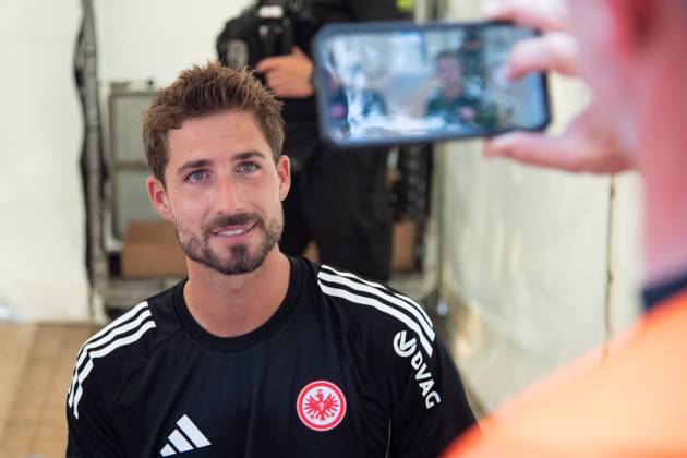 2025 08 13 xVVx Family Day of Eintracht Frankfurt v l , goalkeeper, goalkeeper Kevin Trapp Eintracht Frankfurt , Handyfoto DFL DFB REGULATIONS PROHIBIT ANY USE OF PHOTOGRAPHS as IMAGE SEQUENCES and or QUASI VIDEO Copyright: JoaquimxFerreira