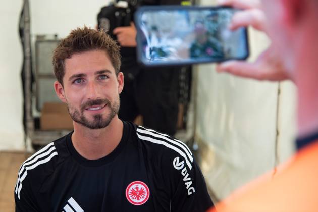 2025 08 13 xVVx Family Day of Eintracht Frankfurt v l , goalkeeper, goalkeeper Kevin Trapp Eintracht Frankfurt , Handyfoto DFL DFB REGULATIONS PROHIBIT ANY USE OF PHOTOGRAPHS as IMAGE SEQUENCES and or QUASI VIDEO Copyright: JoaquimxFerreira