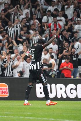 Tammy Abraham of Besiktas celebrates after scoring the second goal of his team during the UEFA Conference League 2025 26 Third Qualifying Round Second Leg match between Besiktas and St Patricks at Tupras Stadium on August 14, 2025 in Istanbul , Turkey. ( Photo by Seskimphoto ) Istanbul Turkey Istanbul Turkey Copyright: xSeskimphotox Besiktas_StPatricks_140825 (131)