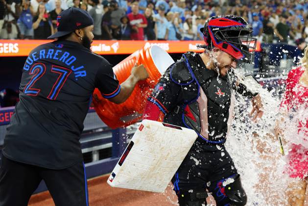 August 15, 2025, Toronto, On, Canada: Toronto Blue Jays catcher Alejandro Kirk (right) is doused by Vladimir Guerrero Jr. after defeating the Texas Rangers in MLB, Baseball Herren, USA baseball action in Toronto on Friday, August 15, 2025. Canada News - August 15, 2025 - ZUMAc35_ 20250815_zaf_c35_186 Copyright: xFrankxGunnx