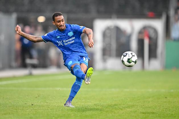 Arthur Bayer Leverkusen in action, on the ball, individual action during the DFB Pokal 1 round match between SG Sonnenhof Großaspach v Bayer 04 Leverkusen, Wir machen Druck Arena on August 15, 2025 in Großaspach, Germany Photo by Harry Langer DeFodi Images Arthur Bayer Leverkusen controls the Ball during the DFB Pokal 1 Runde match between SG Sonnenhof Großaspach v Bayer 04 Leverkusen at Wir machen Druck Arena on August 15, 2025 in Großaspach, Germany Photo by Harry Langer DeFodi Images Photo by Harry Langer DeFodi Images DFB DFL REGULATIONS PROHIBIT ANY USE OF PHOTOGRAPHS AS IMAGE SEQUENCES AND OR QUASI VIDEO