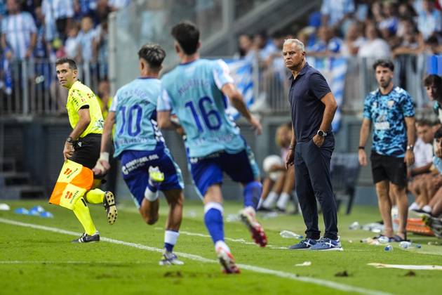 August 16, 2025, Malaga, Malaga, SPAIN: Sergio Pellicer, head coach of Malaga CF, looks on during the Spanish league, LaLiga Hypermotion, football match played between Malaga CF and SD Eibar at La Rosaleda stadium on August 16, 2025, in Malaga, Spain. Malaga SPAIN - ZUMAa181 20250816_zaa_a181_140 Copyright: xJoaquinxCorcherox