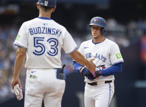 August 16, 2025, Toronto, On, Canada: Toronto Blue Jays Myles Straw (3) singles against the Texas Rangers during the fifth inning of MLB, Baseball Herren, USA baseball in Toronto, Saturday, Aug. 16, 2025. Toronto Blue Jays Vs Texas Rangers - ZUMAc35_ 20250816_zaf_c35_126 Copyright: xTaraxWaltonx