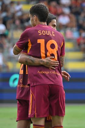 Matias Soule of AS Roma celebrates scoring his goal during the friendly match between AS Roma v Neom at Benito Stirpe stadium in Frosinone, Italy, Aug 16th,, 2025. Mattia Vian during Roma vs Neom, Friendly football match in Frosinone, Italy, August 16 2025 Copyright: xMattiaxVian IPAxSportx xipa-agency.netx xx IPA_62581064 IPA_Agency_IPA62581064