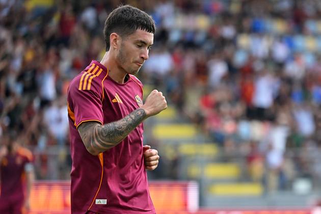 Matias Soule of AS Roma celebrates scoring his goal during the friendly match between AS Roma v Neom at Benito Stirpe stadium in Frosinone, Italy, Aug 16th,, 2025. Mattia Vian during Roma vs Neom, Friendly football match in Frosinone, Italy, August 16 2025 Copyright: xMattiaxVian IPAxSportx xipa-agency.netx xx IPA_62581032 IPA_Agency_IPA62581032