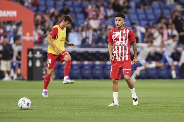 August 17, 2025, Cornella, Barcelona, SPAIN: Thiago Almada of Atletico de Madrid warms up during the Spanish league, La Liga EA Sports, football match played between RCD Espanyol and Atletico de Madrid at RCDE Stadium on August 17, 2025 in Cornella, Barcelona, Spain. Cornella SPAIN - ZUMAa181 20250817_zaa_a181_118 Copyright: xJavierxBorregox