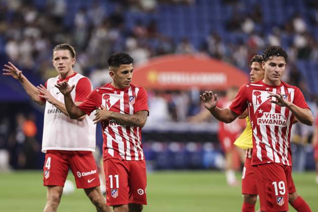 August 17, 2025, Cornella, Barcelona, SPAIN: Thiago Almada and Julian Alvarez of Atletico de Madrid warm up during the Spanish league, La Liga EA Sports, football match played between RCD Espanyol and Atletico de Madrid at RCDE Stadium on August 17, 2025 in Cornella, Barcelona, Spain. Cornella SPAIN - ZUMAa181 20250817_zaa_a181_119 Copyright: xJavierxBorregox