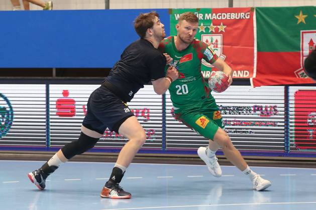 17 08 2025, xgox, Handball Wartburg Cup SC Magdeburg Skanderborg Handbold emspor, v l Morten Kaalund Skanderborg, 28 , Philipp Weber Magdeburg, 20 duel, duel, fight, tackle Eisenach