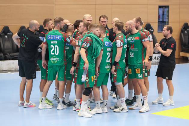 17 08 2025, xgox, Handball Wartburg Cup SC Magdeburg Skanderborg Handbold emspor, v l Magdeburg in team circle Eisenach