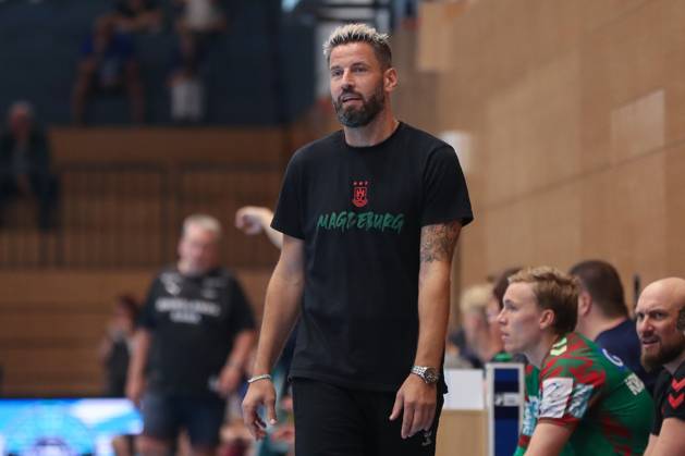 17 08 2025, xgox, Handball Wartburg Cup SC Magdeburg Skanderborg Handbold emspor, v l Bennet Wiegert Magdeburg, coach Eisenach