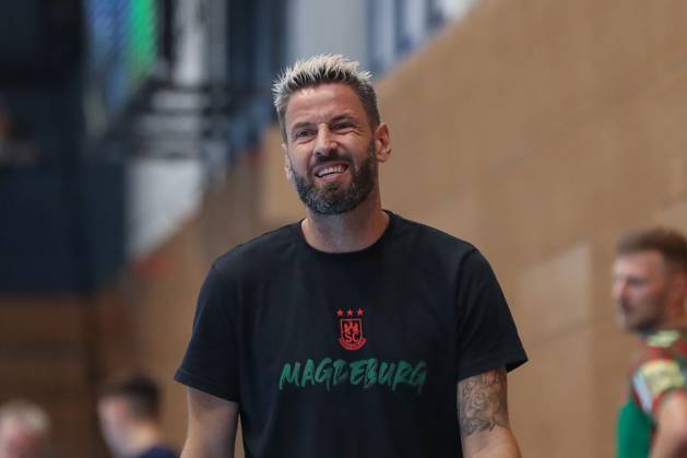 17 08 2025, xgox, Handball Wartburg Cup SC Magdeburg Skanderborg Handbold emspor, v l Bennet Wiegert Magdeburg, coach skeptical Eisenach