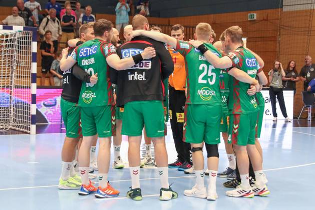 17 08 2025, xgox, Handball Wartburg Cup SC Magdeburg Skanderborg Handbold emspor, v l Magdeburg celebrating the victory, cheering after the end of the game Eisenach