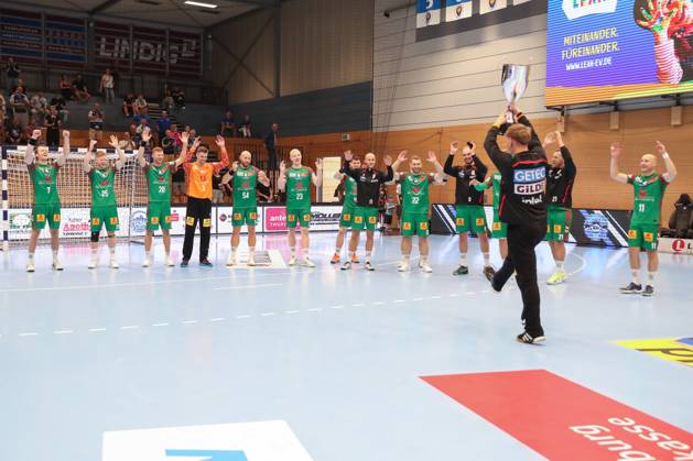17 08 2025, xgox, Handball Wartburg Cup SC Magdeburg Skanderborg Handbold emspor, v l Magdeburg celebrating the victory, cheering after the end of the game Eisenach