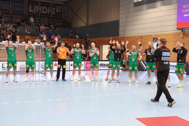 17 08 2025, xgox, Handball Wartburg Cup SC Magdeburg Skanderborg Handbold emspor, v l Magdeburg celebrating the victory, cheering after the end of the game Eisenach