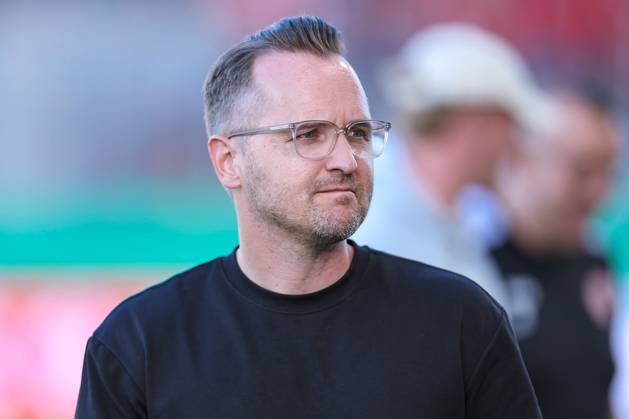 2025 08 18, Football, 1 round DFB Pokal, Rot Weiss Essen Borussia Dortmund, Stadion Hafenstraße, Saison 2025 2026 Sportdirektor Christian Flüthmann Rot Weiss Essen cf DFB regulations prohibit any use of photographs as image sequences and or quasi video Nordrhein Westfalen Germany