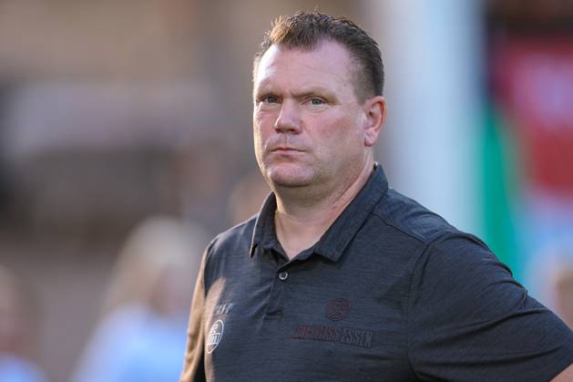 2025 08 18, Football, 1 round DFB Cup, Rot Weiss Essen Borussia Dortmund, Stadion Hafenstraße, Season 2025 2026 Head coach Uwe Koschinat Rot Weiss Essen hc DFB regulations prohibit any use of photographs as image sequences and or quasi video Nordrhein Westfalen Germany
