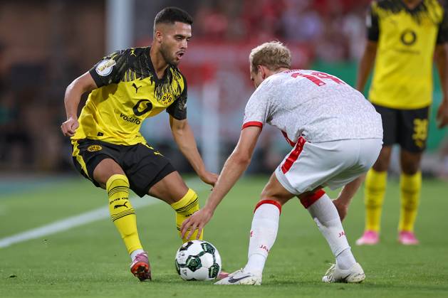 2025 08 18, Football, 1 round DFB Cup, Rot Weiss Essen Borussia Dortmund, Stadion Hafenstraße, Saison 2025 2026 Yan Couto BVB 02 in duel against Lucas Brumme Rot Weiss Essen 14 DFB regulations prohibit any use of photographs as image sequences and or quasi video Nordrhein Westfalen Germany