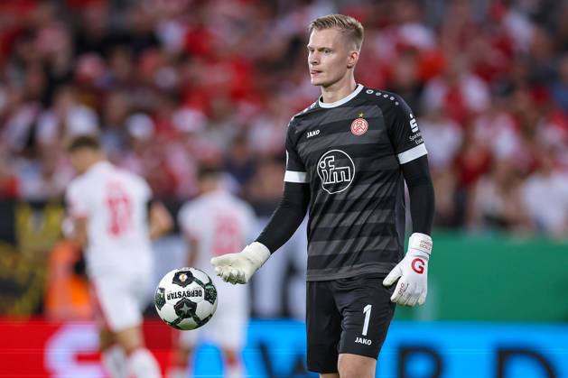 2025 08 18, Soccer, 1 round DFB Cup, Rot Weiss Essen Borussia Dortmund, Stadion Hafenstraße, Season 2025 2026 Goalkeeper Jakob Golz Rot Weiss Essen 01 DFB regulations prohibit any use of photographs as image sequences and or quasi video Nordrhein Westfalen Germany