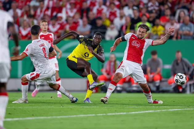 2025 08 18, Soccer, 1 round DFB Cup, Rot Weiss Essen Borussia Dortmund, Stadion Hafenstraße, Season 2025 2026 Goal shot against Klaus Gjasula Rot Weiss Essen 08 and Jose Enrique Rios Alonso Rot Weiss Essen 23 Goal to 1 0 by scorer Serhou Guirassy BVB 09 together with DFB regulations prohibit any use of photographs as image sequences and or quasi video Nordrhein Westfalen Germany
