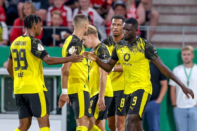 2025 08 18, Football, 1 round DFB Cup, Rot Weiss Essen Borussia Dortmund, Stadion Hafenstraße, Season 2025 2026 Goal celebration after the goal to 1 0 by scorer Serhou Guirassy BVB 09 together with Filippo Mane BVB 39 DFB regulations prohibit any use of photographs as image sequences and or quasi video Nordrhein Westfalen Germany