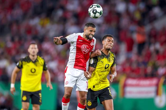 2025 08 18, Football, 1 round DFB Cup, Rot Weiss Essen Borussia Dortmund, Stadion Hafenstraße, Season 2025 2026 Ramien Safi Rot Weiss Essen 07 in duel against Felix Nmecha BVB 08 Kopfball Kopfballduell DFB regulations prohibit any use of photographs as image sequences and or quasi video Nordrhein Westfalen Germany