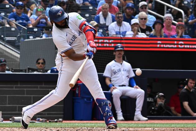 August 17, 2025, Toronto, On, Canada: Toronto Blue Jays first baseman Vladimir Guerrero Jr. (27) hits a solo home run against the Texas Rangers in sixth inning MLB, Baseball Herren, USA baseball action in Toronto, on Sunday, Aug. 17, 2025. MLB 2025: Rangers 10:4 Blue Jays - ZUMAc35_ 20250817_zaf_c35_087 Copyright: xJonxBlackerx