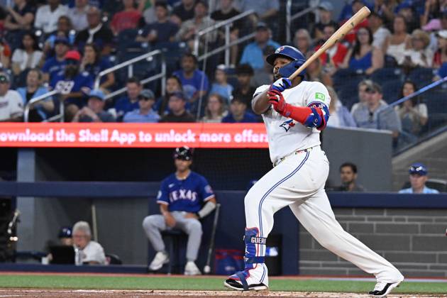August 17, 2025, Toronto, On, Canada: Toronto Blue Jays first baseman Vladimir Guerrero Jr. (27) hits a single against the Texas Rangers in first inning MLB, Baseball Herren, USA baseball action in Toronto on Sunday, Aug. 17, 2025. MLB 2025: Rangers 10:4 Blue Jays - ZUMAc35_ 20250817_zaf_c35_045 Copyright: xJonxBlackerx