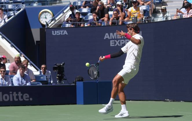 US Open 2025 NEW YORK, UNITED STATES - AUGUST 19: The doubles team of Naomi Osaka of Japan and Gael Monfils of France play against the team of Caty McNally of the United States and Lorenzo Musetti of Italy during the mixed doubles at USTA Billie Jean King National Tennis Center on August 19, 2025, Queens, New York City, USA. Selcuk Acar Anadolu New York United States. Editorial use only. Please get in touch for any other usage.  Copyright: x2025xAnadoluxSelcukxAcarx