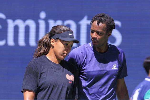 August 19, 2025, Flushing Meadows, New York, USA: Naomi Osaka and Gael Monfils talk strategy during a mix doubles match against Caty McNally and Lorenzo Musetti at the 2025 US Open at USTA Billie Jean King National Tennis Center on Tuesday August 19, 2025 in the Flushing neighborhood of the Queens borough of New York City. JAVIER ROJAS PI Flushing Meadows USA - ZUMAp124 20250819_zaa_p124_009 Copyright: xJavierxRojasx
