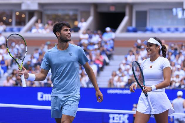 August 19, 2025, Flushing Meadows, New York, USA: Emma Raducanu and Carlos Alcaraz react after winning a point during a mix doubles match against Jessica Pegula and Jack Draper at the 2025 US Open at USTA Billie Jean King National Tennis Center on Tuesday August 19, 2025 in the Flushing neighborhood of the Queens borough of New York City. JAVIER ROJAS PI Flushing Meadows USA - ZUMAp124 20250819_zaa_p124_052 Copyright: xJavierxRojasx