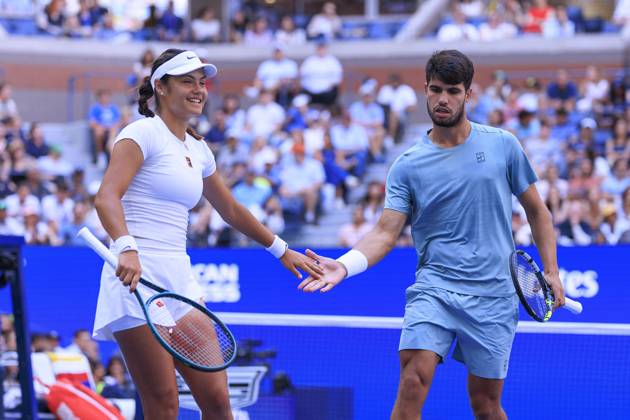 August 19, 2025, Flushing Meadows, New York, USA: Emma Raducanu and Carlos Alcaraz react after winning a point during a mix doubles match against Jessica Pegula and Jack Draper at the 2025 US Open at USTA Billie Jean King National Tennis Center on Tuesday August 19, 2025 in the Flushing neighborhood of the Queens borough of New York City. JAVIER ROJAS PI Flushing Meadows USA - ZUMAp124 20250819_zaa_p124_053 Copyright: xJavierxRojasx