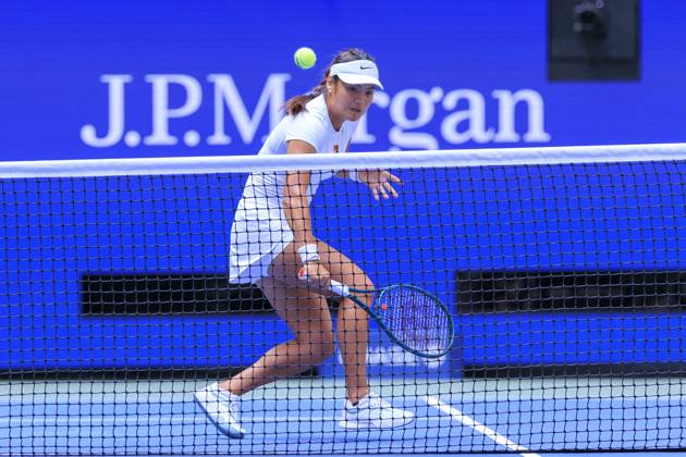 August 19, 2025, Flushing Meadows, New York, USA: Emma Raducanu (in photo) and Carlos Alcaraz during a mix doubles match against Jessica Pegula and Jack Draper at the 2025 US Open at USTA Billie Jean King National Tennis Center on Tuesday August 19, 2025 in the Flushing neighborhood of the Queens borough of New York City. JAVIER ROJAS PI Flushing Meadows USA - ZUMAp124 20250819_zaa_p124_056 Copyright: xJavierxRojasx